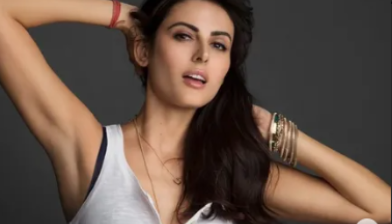 Mandana Karimi Leaves India